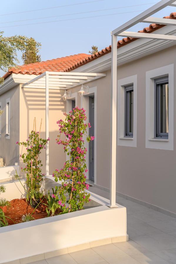 Dionisos Suites Lixouri Exterior foto